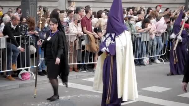 Spanya Nın Madrid Caddelerinde Kutsal Cuma Kutsal Hafta Boyunca Mor — Stok video