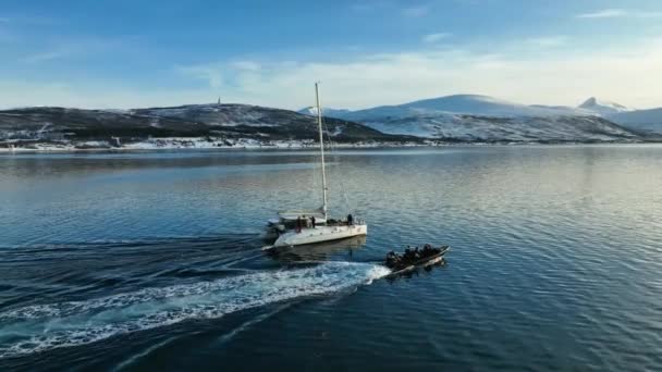 Rib Boat Catamaran Adventure Out Wintry Barents Sea Circling Aerial — Stock Video