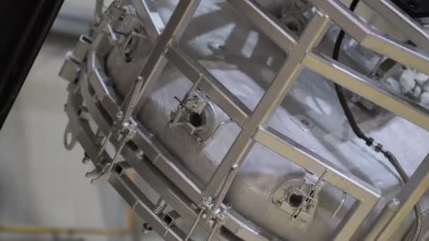 Nahaufnahme Einer Rotierenden Rotationsformmaschine Kunststoffherstellung — Stockvideo