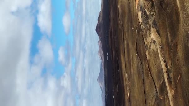 Vertical Tiro Paisagem Vulcânica Lanzarote Ilhas Canárias Tiro Drone — Vídeo de Stock