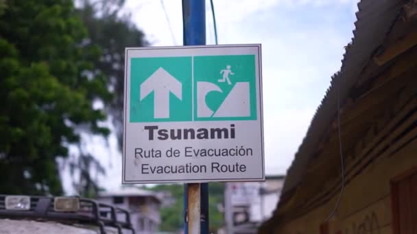 Транзитный Сигнал Цунами Маршрут Эвакуации Пляж — стоковое видео
