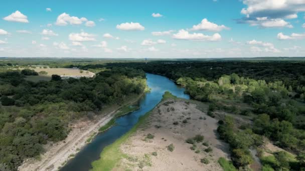 Αργή Υψηλή Flyover Brazos Ποταμού Granbury Λίμνη 4K_23Fps Δέντρα Κομητεία — Αρχείο Βίντεο