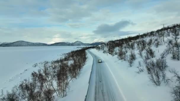 Coche Conduciendo Medio Boreal Tundra Invierno Hacia Poderoso Saanatunturi Cayó — Vídeos de Stock