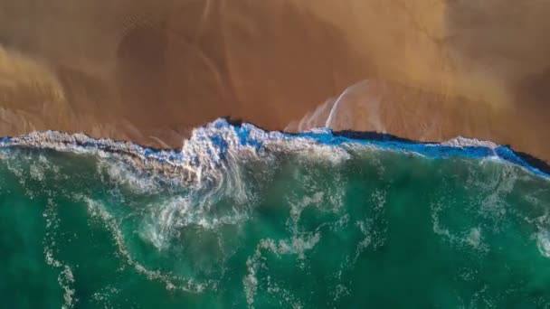 Aerail Drone Vista Praia Oceano Areia Com Ondas — Vídeo de Stock