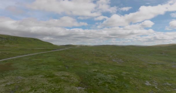 Cielo Nublado Sobre Meseta Montaña Paisaje Hardangervidda Noruega Dron Aéreo — Vídeos de Stock