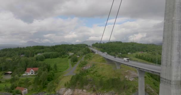노르웨이할 갈랜드 다리의 도로를 연결하는 현수교 — 비디오