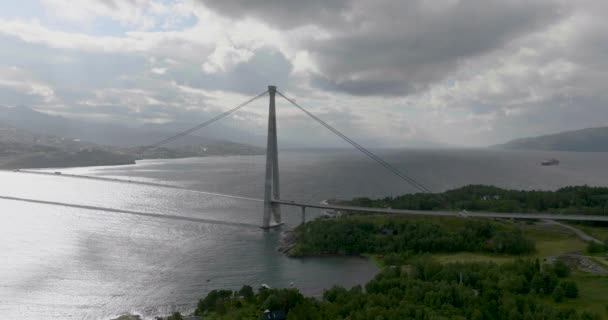 Bellissima Vista Aerea Grandangolare Ponte Sospeso Halogaland Norvegia — Video Stock