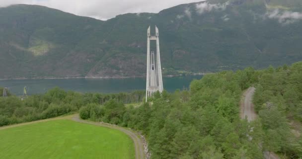 Voando Direção Hardanger Bridge Noruega Sobre Fiorde — Vídeo de Stock