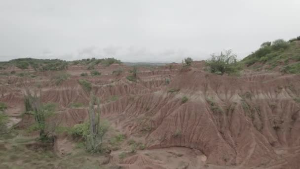Voe Sobre Desfiladeiros Paisagem Estéril Deserto Tatacoa Perto Neiva Colômbia — Vídeo de Stock