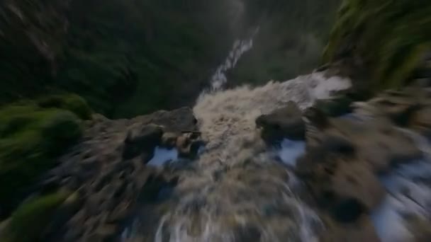 Vuelo Del Fpv Sobre Las Cataratas Tequendama Que Fluyen Río — Vídeo de stock