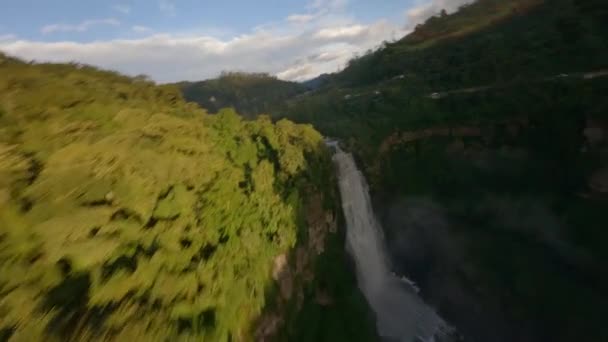 Tett Vegetasjon Fjellene Bogota Med Salto Del Tequendama Soacha Cundinamarca – stockvideo