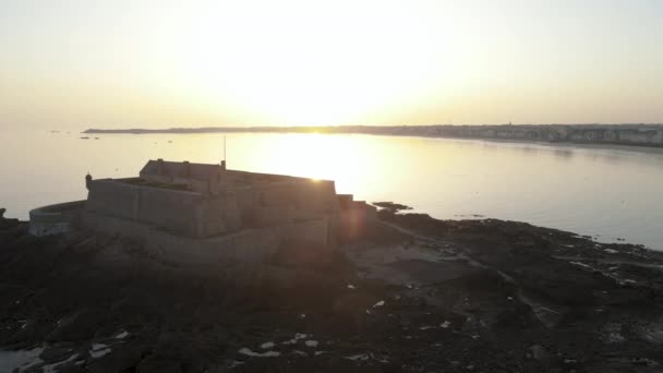 Fort Petit Bei Sonnenuntergang Saint Malo Frankreich Seitwärts Antenne Und — Stockvideo