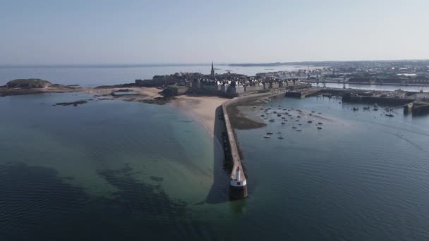 Leuchtturm Mle Des Noires Mit Saint Malo Hintergrund Bretagne Frankreich — Stockvideo