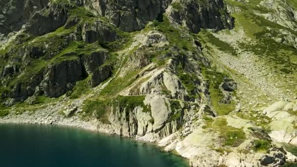 Fransa Pireneler Artouste Kayak Istasyonu Dağların Yanındaki Bir Vadide Göl — Stok video
