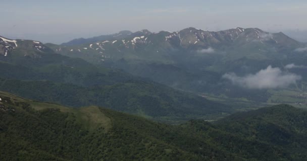 Πανοραμική Θέα Πάνω Από Βουνά Και Σύννεφα Στη Γεωργία — Αρχείο Βίντεο
