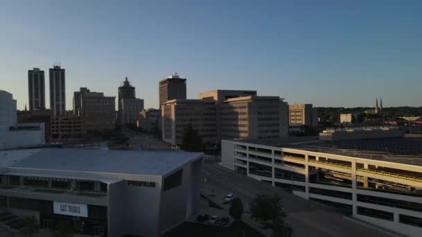 Ariel Drone Uitzicht Downtown Peoria Illinois Vliegen Richting Van Binnenstad — Stockvideo