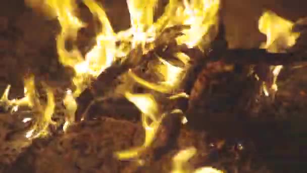 Tüzes Aknában Égő Pálcikák Pásztázó Mozgása — Stock videók