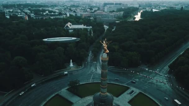 Drone Anteny Berlin Victory Kolumna Przed Wschodem Słońca Drzewami Wokół — Wideo stockowe