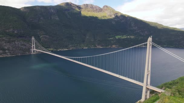 Die Hardanger Brücke Über Dem Fluss Eidfjord Norwegen Wurde Von — Stockvideo