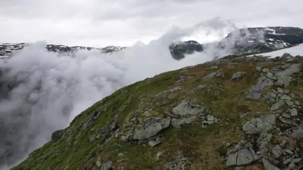 Wolken Die Zich Verplaatsen Van Sima Valley Tussen Rotstoppen Eidfjord — Stockvideo