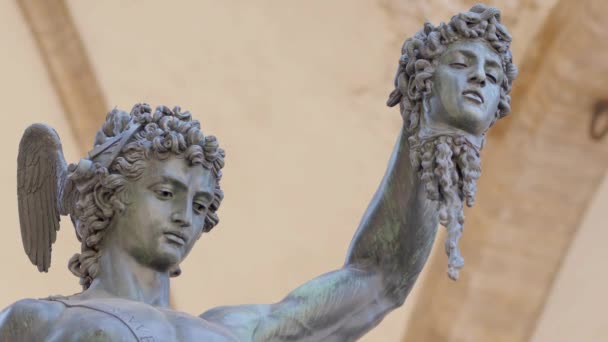Närbild Cellinis Perseus Och Medusa Bronsstaty Florens Italien Renässans Konst — Stockvideo