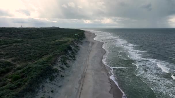 在多云的日子里 荷兰一个遥远的沙滩的空中景观 — 图库视频影像