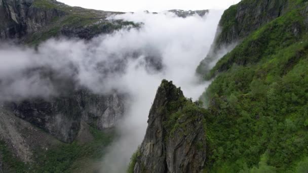 Σύννεφα Τοπίο Στην Κοιλάδα Simadal Στη Νορβηγία Κηφήνας Πλάνο Των — Αρχείο Βίντεο