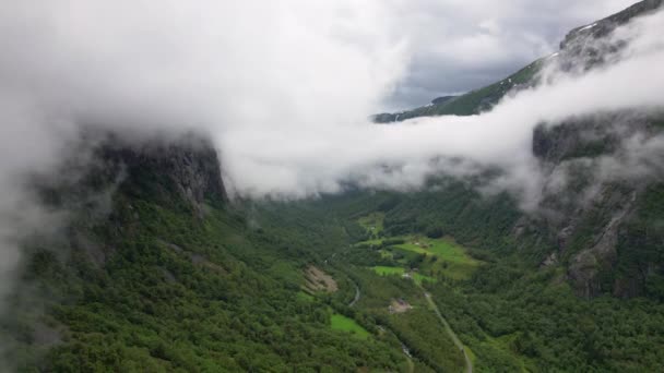 Κοιλάδα Simadal Στη Νορβηγία Πράσινο Τοπίο Εναέρια Λήψη Όμορφο Τοπίο — Αρχείο Βίντεο