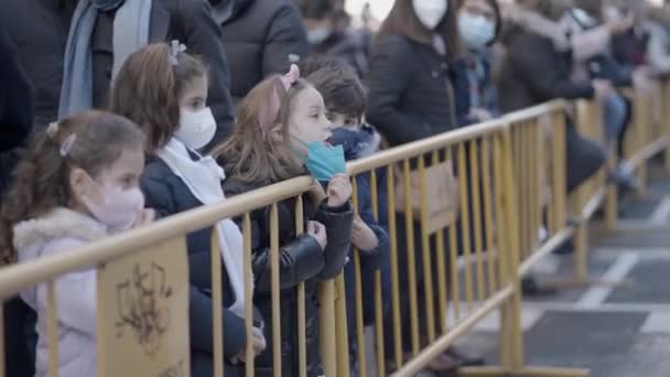 Valencia Spanya Daki Aziz Anthony Abad Şöleninde Barikatların Arkasındaki Çocuklar — Stok video