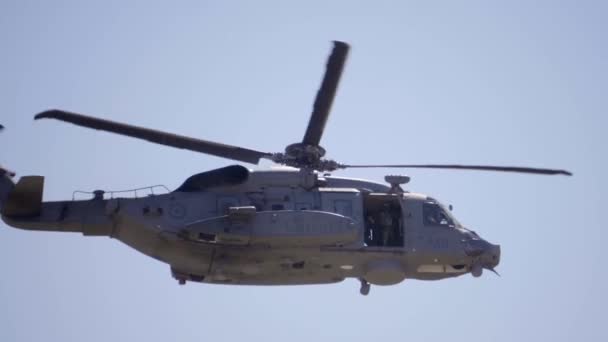 Kanada Hava Kuvvetleri Süper Şahin Helikopteri Ekranda Uçuyor — Stok video