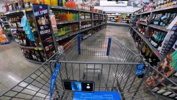 Pov Mientras Empuja Carro Través Walmart Más Allá Las Bebidas — Vídeos de Stock