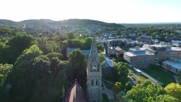 宾夕法尼亚州伯利恒Lehigh大学校园的空中轨道 哥特式建筑美国高等教育的主题 — 图库视频影像