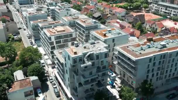 无人驾驶飞机飞越了巴黎近郊的公寓 空中景观 — 图库视频影像