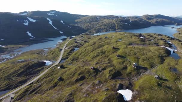 Vacker Flygutsikt Från Toppen Berget Vikafjell Hyddor Och Fritidshus Majestätiskt — Stockvideo