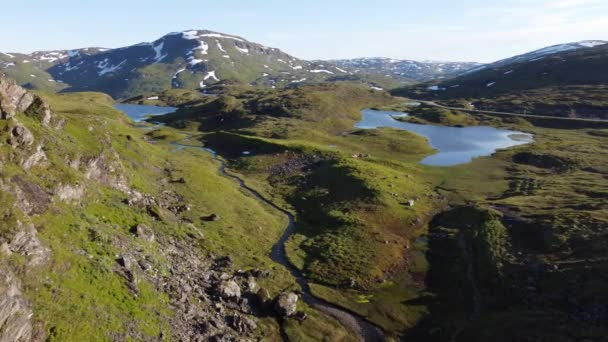 Arkadaşlar Vikafjellet Dağı Norveç Değmemiş Topraklarında Çadır Kuruyorlar Küçük Bir — Stok video
