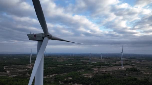 Close View Inoperative Wind Turbine Windmill Park Coll Moro Catalonia — Stock Video