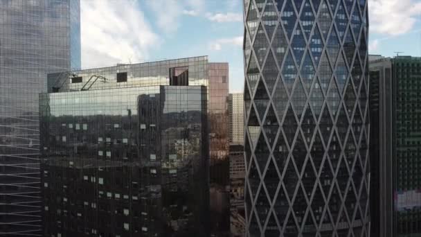 フランスのパリの超高層ビル 空中上昇 — ストック動画