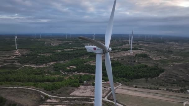 Windpark Coll Moro Tarragona Spanien Dramatisch Bewölkter Himmel Hoher Winkel — Stockvideo