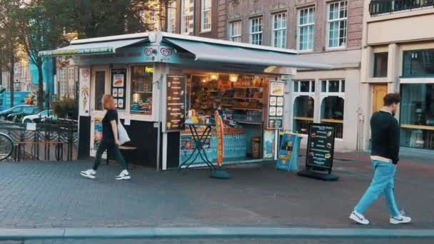 Small Newspaper Stand Canal Bridge Middle Amsterdam Netherlands — Stock Video