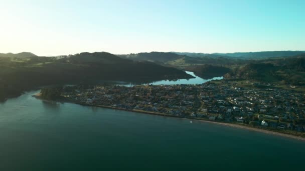 Volo Cinematografico Lungo Cooks Beach Coromandel Nuova Zelanda — Video Stock