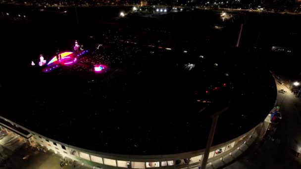 Aerial Orbitujący Wokół Stadionu Narodowego Chile Podczas World Tour Coldplay — Wideo stockowe
