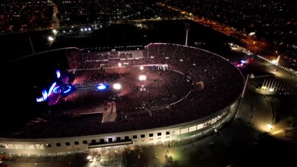 Coldplay Music Concert Stadium Santiago Night Drone Pullback Чили — стоковое видео