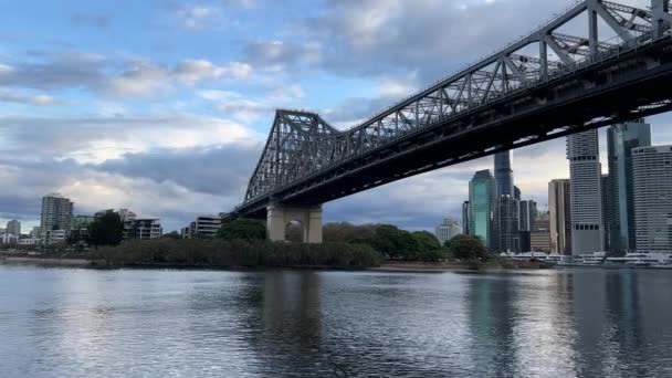 Avustralya Nın Uzun Kantilever Köprüsü Brisbane Queensland Kuzey Güney Banliyölerini — Stok video