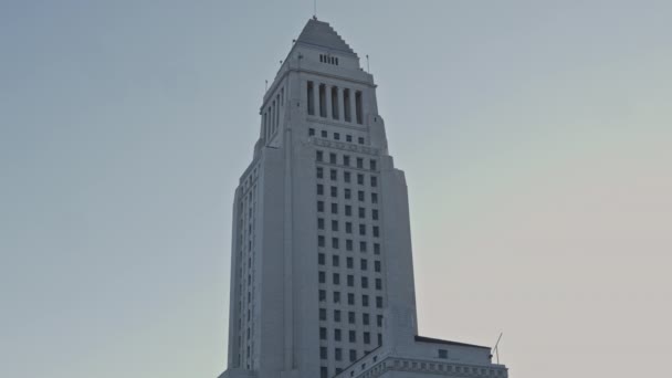 Video Losangeleské Radnice Stojící Vysoko Městě Los Angeles Kalifornie Soumraku — Stock video