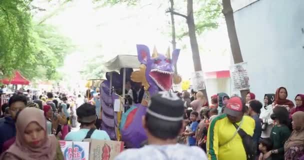 Comunitatea Salută Salută Sosirea Procesiunii Sau Carnavalului Evenimente Artă Culturale — Videoclip de stoc