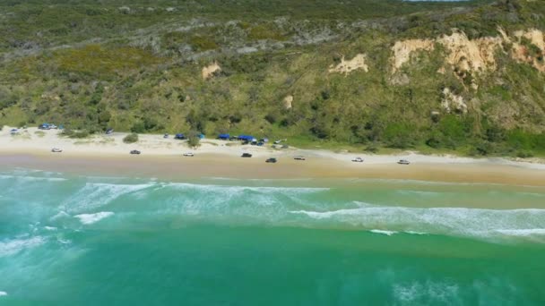 Drone Car Convoy Driving Sandy Beach Blue Ocean Waves — Stok Video