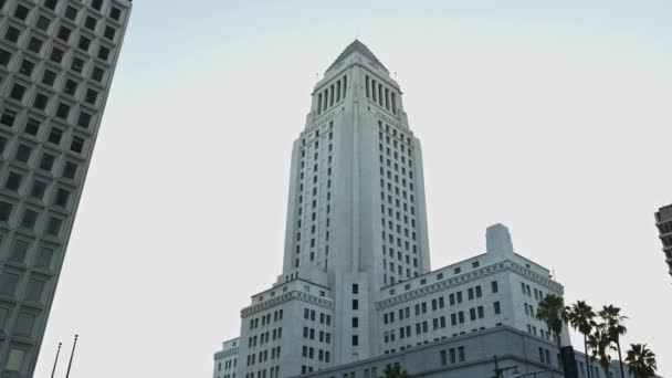 カリフォルニア州ロサンゼルス市役所のシネマティック ショット — ストック動画