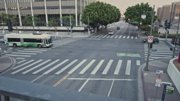 Drone Beelden Tonen Het Kruispunt Bij Het Stadhuis Waar Veel — Stockvideo