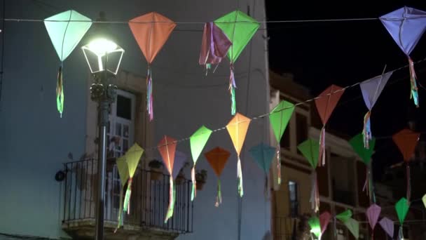 Last One Ręcznie Kolorowe Dekoracje Latawce Ulicy Dla Meksykańskich Uroczystości — Wideo stockowe