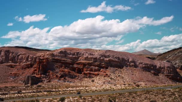 Red Rock Canyon Highway Cloudscape Sandstone Mountain Cliff Wide Angle — Stock video